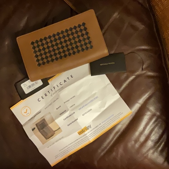 💸PENDING 💸 NWT & COA Bottega Veneta Clutch/Wristlet $1,050 - Picture 5 of 7